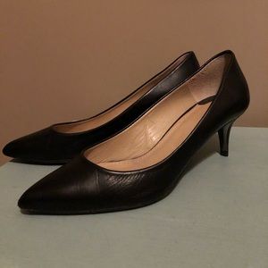 Leather kitten heel